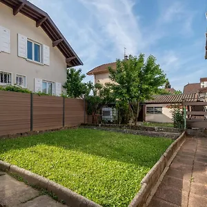 Hébergement de vacances Maison De Meublée Idéalement Située Avec 3 Chambres Parking&jardin, Annecy